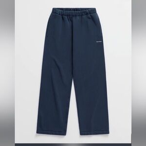 MADHAPPY Classics Fleece Straight Sweatpant
Navy SIZE MEDIUM NWT